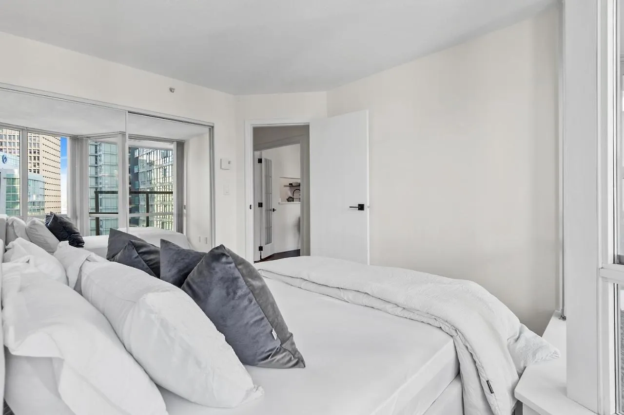 Downtown Luxury 1Br Coal Harbour Apartment Vancouver