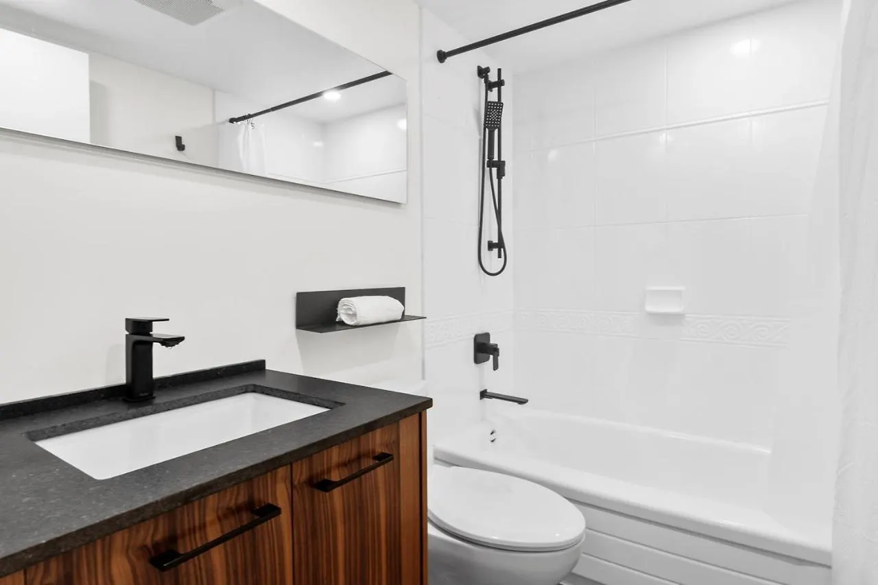 Downtown Luxury 1Br Coal Harbour Apartment Vancouver